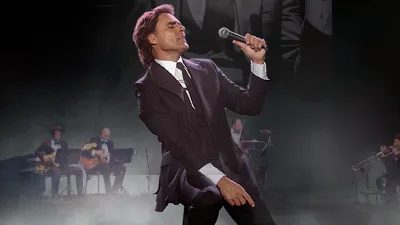 Diego Ramos. Homenaje a Julio Iglesias.