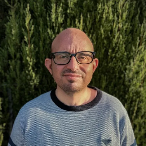 Tardes con Arte: Ángel Larraz presenta «El despertar de mis versos»