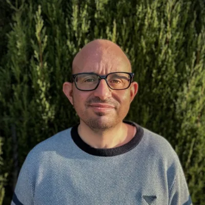 Tardes con Arte: Ángel Larraz presenta «El despertar de mis versos»