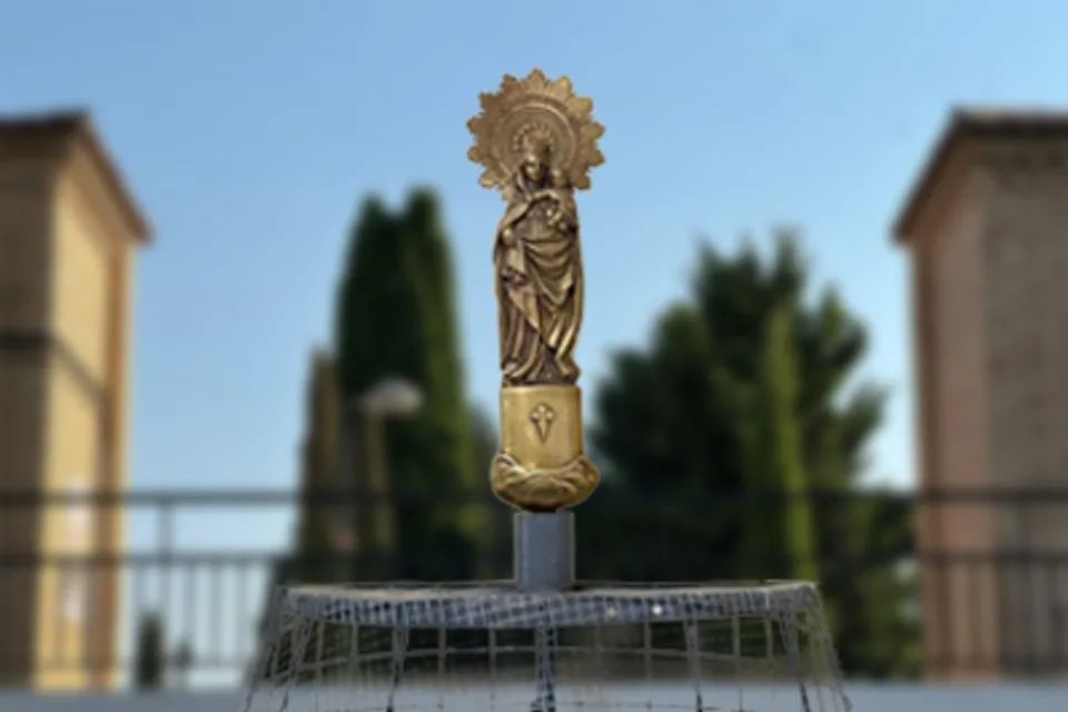 Ofrenda floral a la Virgen del Pilar en el Cementerio de Torrero