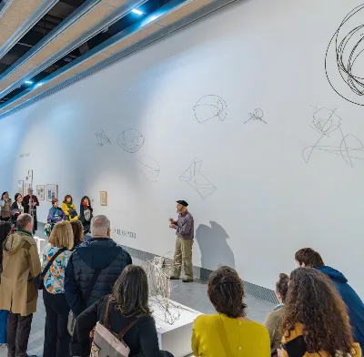 Visita Pablo Serrano, escultor de emociones 12:00h