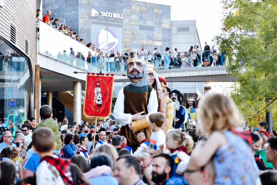 Comparsa de Gigantes y Cabezudos